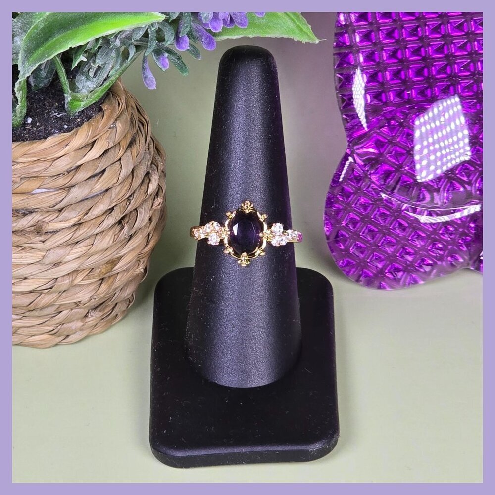 Vintage-Style Golden Ring With Oval Purple CZ Centerpiece‎ Size 8 (NWOT)
